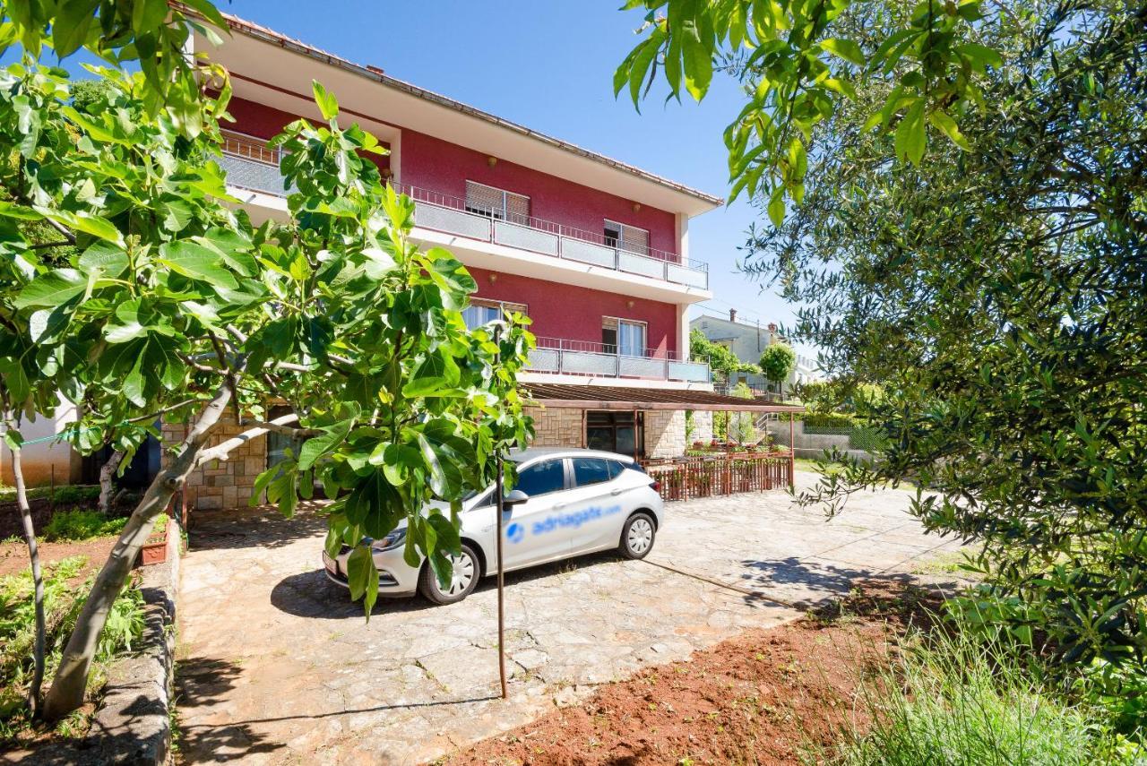 Apartments Mladen Jelica Ičići Buitenkant foto